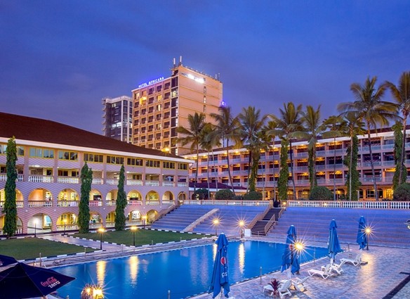 584x4251557583220swimming pool